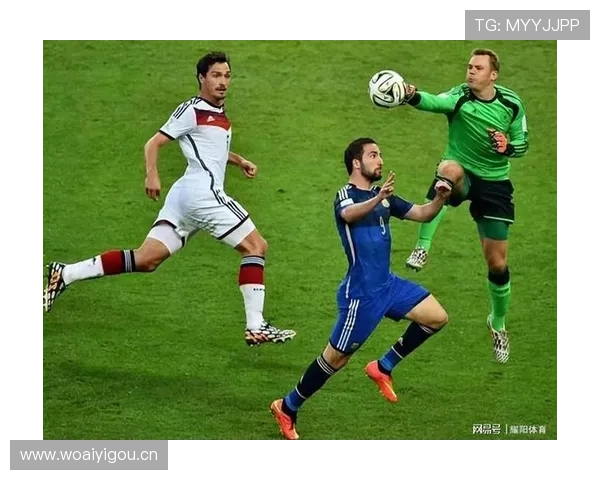 诺伊尔巅峰期对阵梅西的防守与进攻应对解析