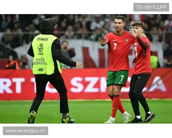 C罗vs莱万 职业生涯赛场表现稳定性差距在哪