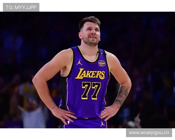 东契奇刚买的那辆车，衣柜里鞋子都快赶上明星了！