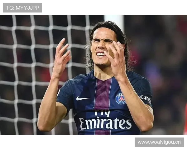 卡瓦尼这生活简直离谱，场上铁血总统下场秒变奶爸爱扮嫩