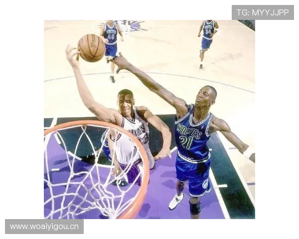 防守核心凯文·加内特换防外线制造错位胜过格林