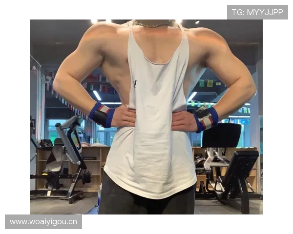 阿萨尔森家的冰箱里塞满蛋白粉，连狗都练出八块腹肌了